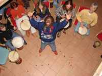 Afrikanisches Trommeln mit Kekso