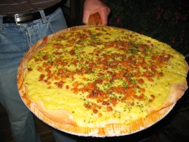 Hitzkuchenverkauf bei der Bäckerei Munz