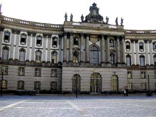 Bibliothek - das Mahnmal zur B�cherverbrennung