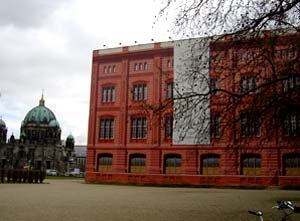 Internationale Bauakademie Berlin - Schaufassade